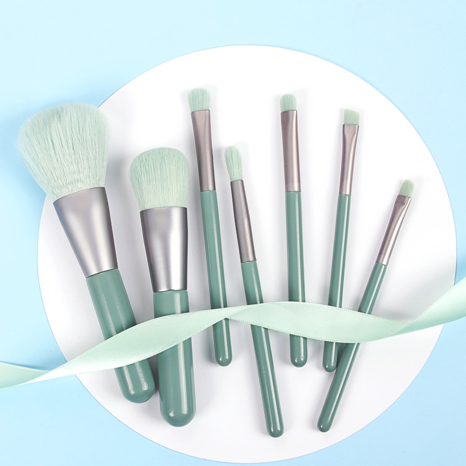Makeup, Blush, Eyeshadow and Lip Brush Set of 7 Makeup Brushes Makeup, Blush, Eyeshadow and Lip Brush Set of 7 Makeup Brushes